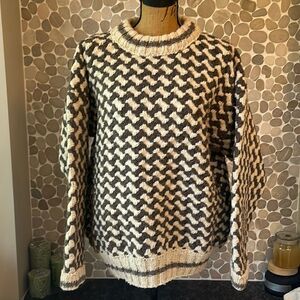 Heavy 💯 Wool sweater unisex – size large